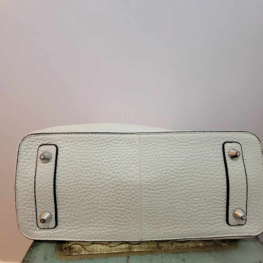 Charles Jourdan White Pearl Pebble Leather Purse - Picture 5 of 16